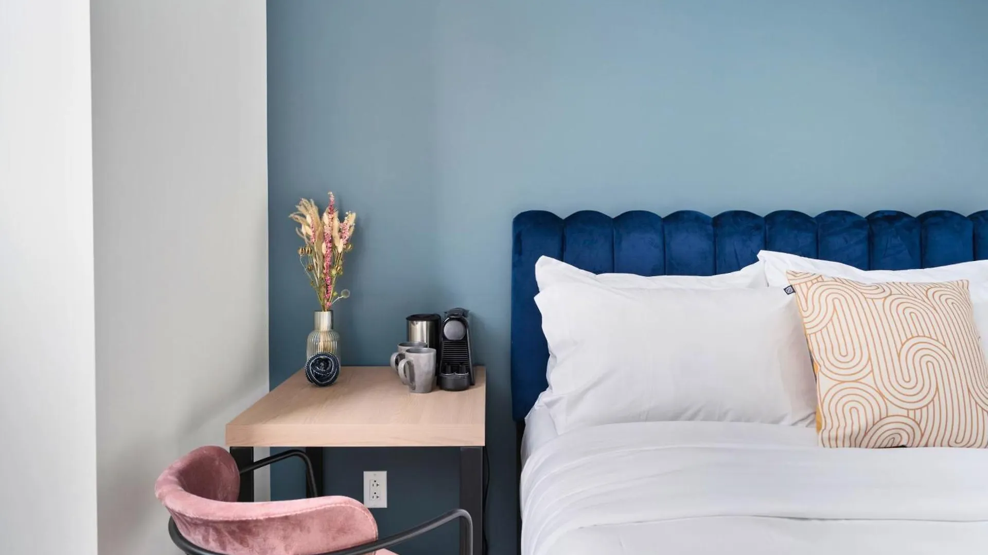 Clouds Lofts - Quartier Latin Aparthotel Montreal 0*,  Canada