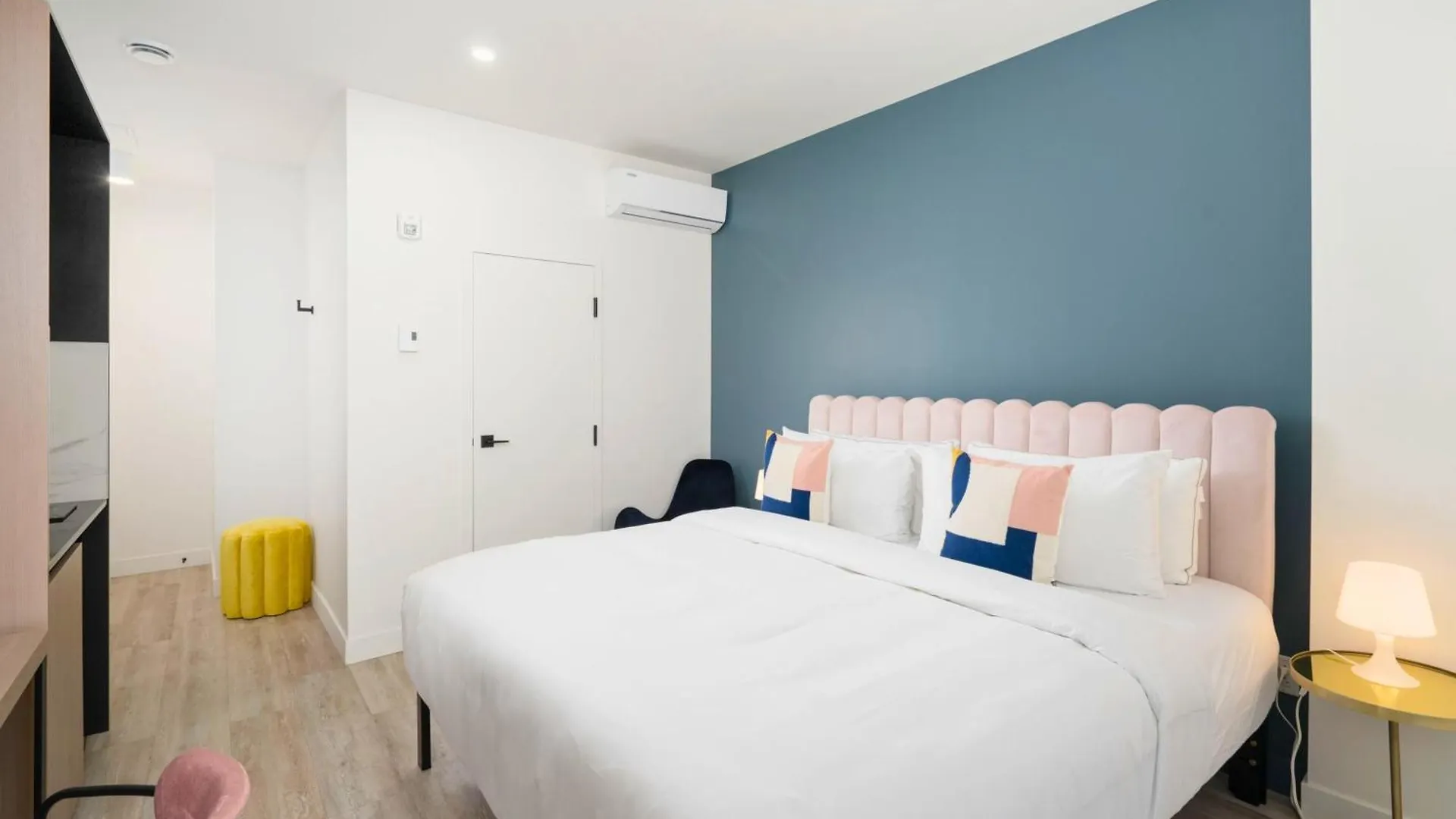 Clouds Lofts - Quartier Latin Aparthotel Montreal 0*,  Canada